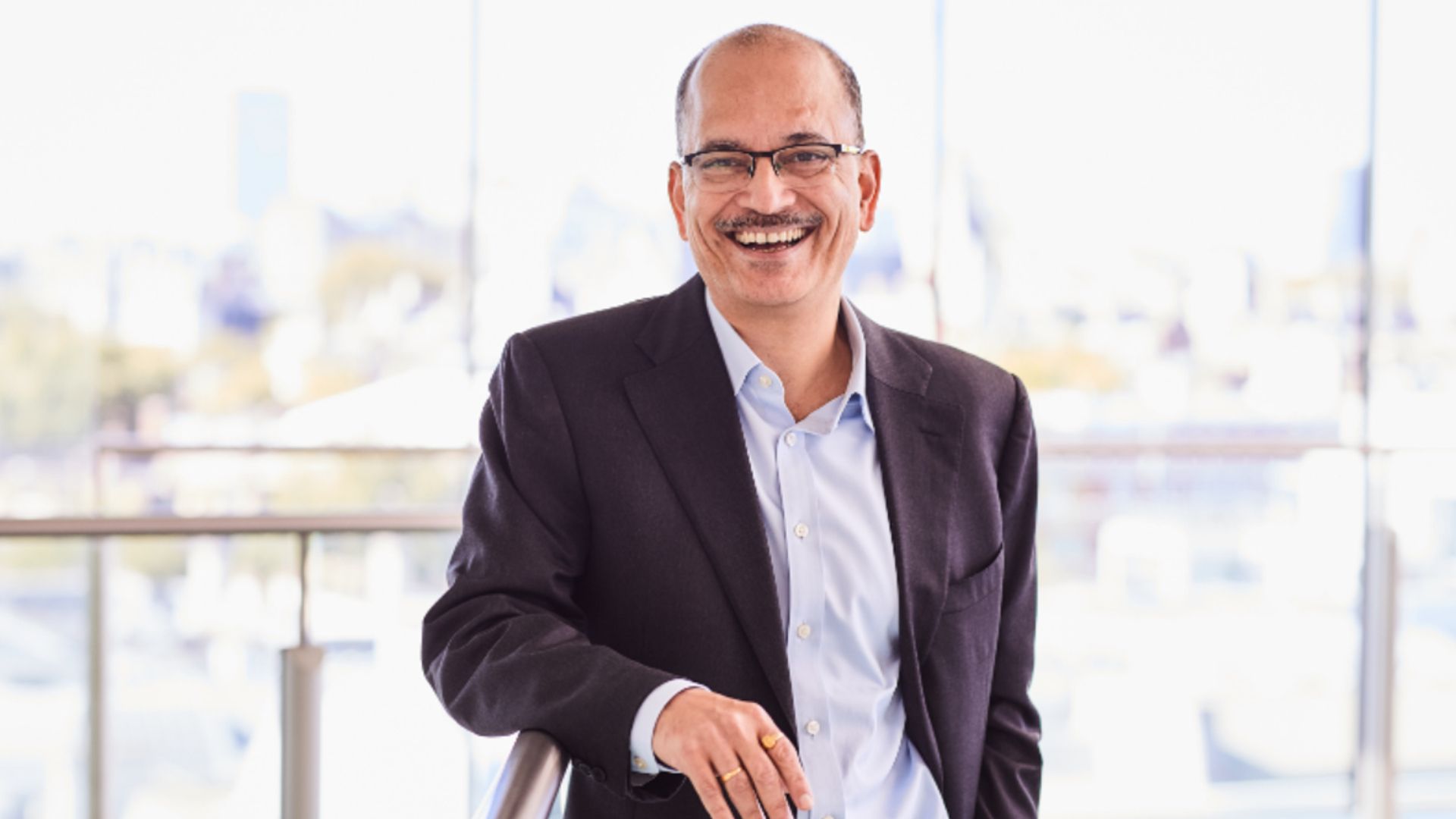 Nitin Paranjpe, Dönüşüm ve İnsandan Sorumlu Başkan.