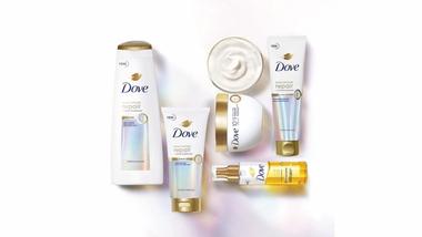 Aşırı saç hasarını onarmak için Dove'un Bond Intense Repair serisinden gelişmiş bağ güçlendirme teknolojilerine sahip beş ürün.